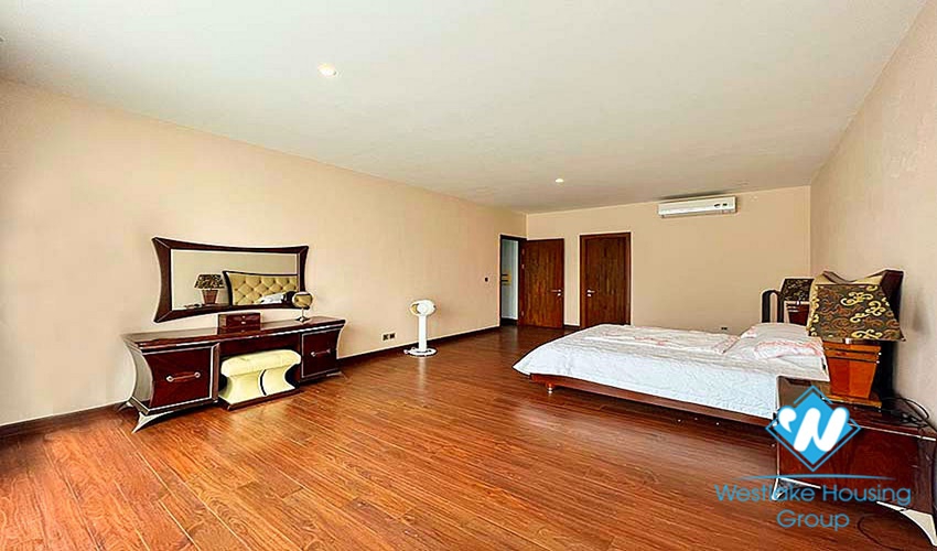 A grand, gorgeous villa for rent in Q Block, Ciputra
